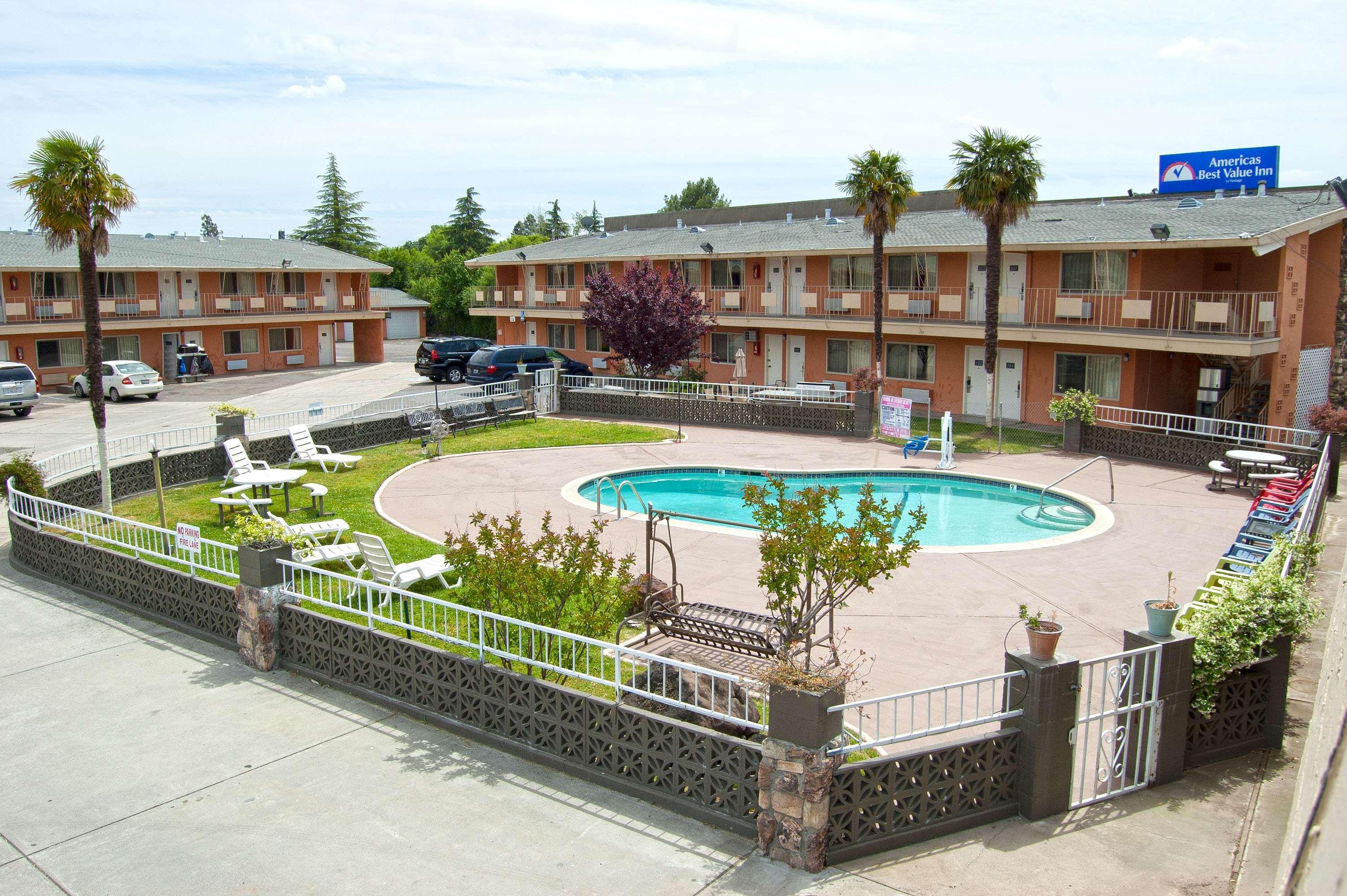 Hotel Dan Inn Barretos By Nacional Inn Екстер'єр фото